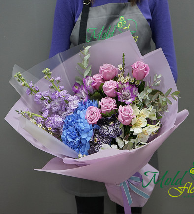 Bouquet with blue hydrangea ''Grace'' photo 394x433